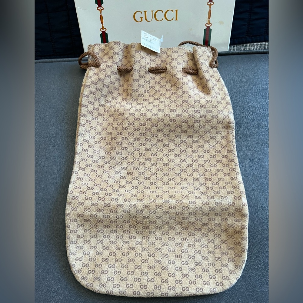 Vintage Gucci brown suede leather pouch.